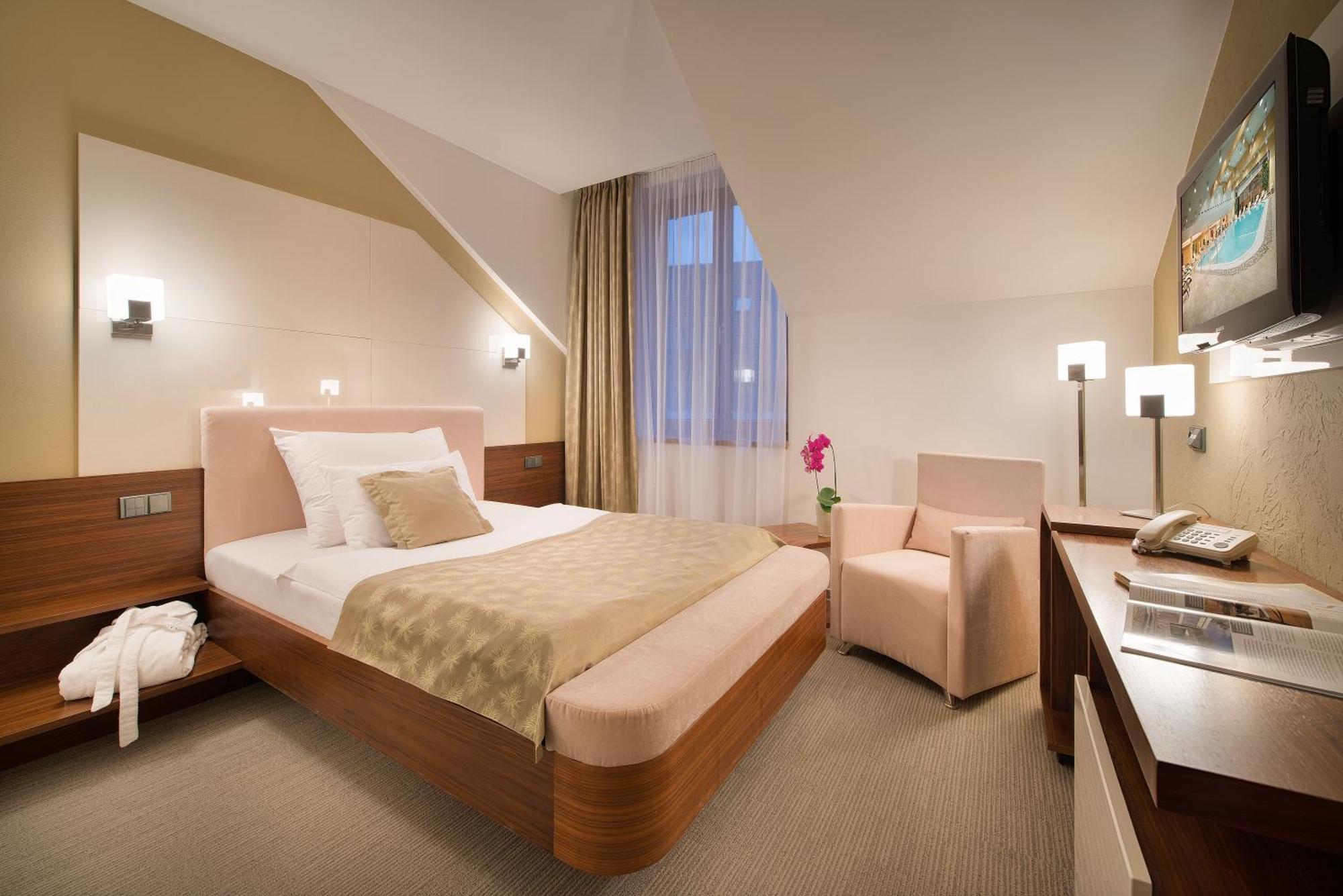 Wellness Hotel Diamant Hluboká nad Vltavou Esterno foto