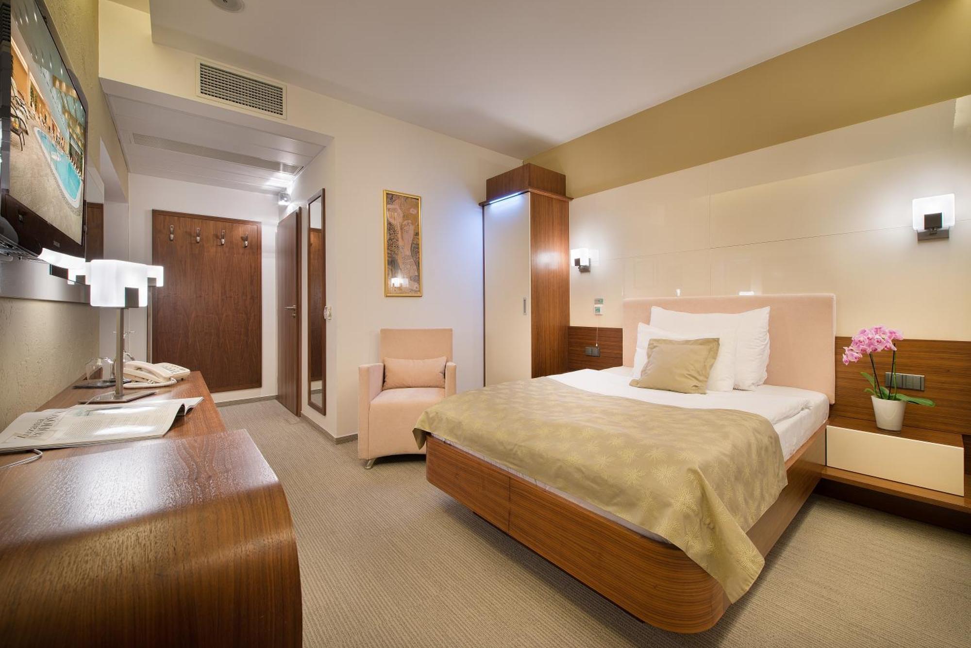Wellness Hotel Diamant Hluboká nad Vltavou Esterno foto