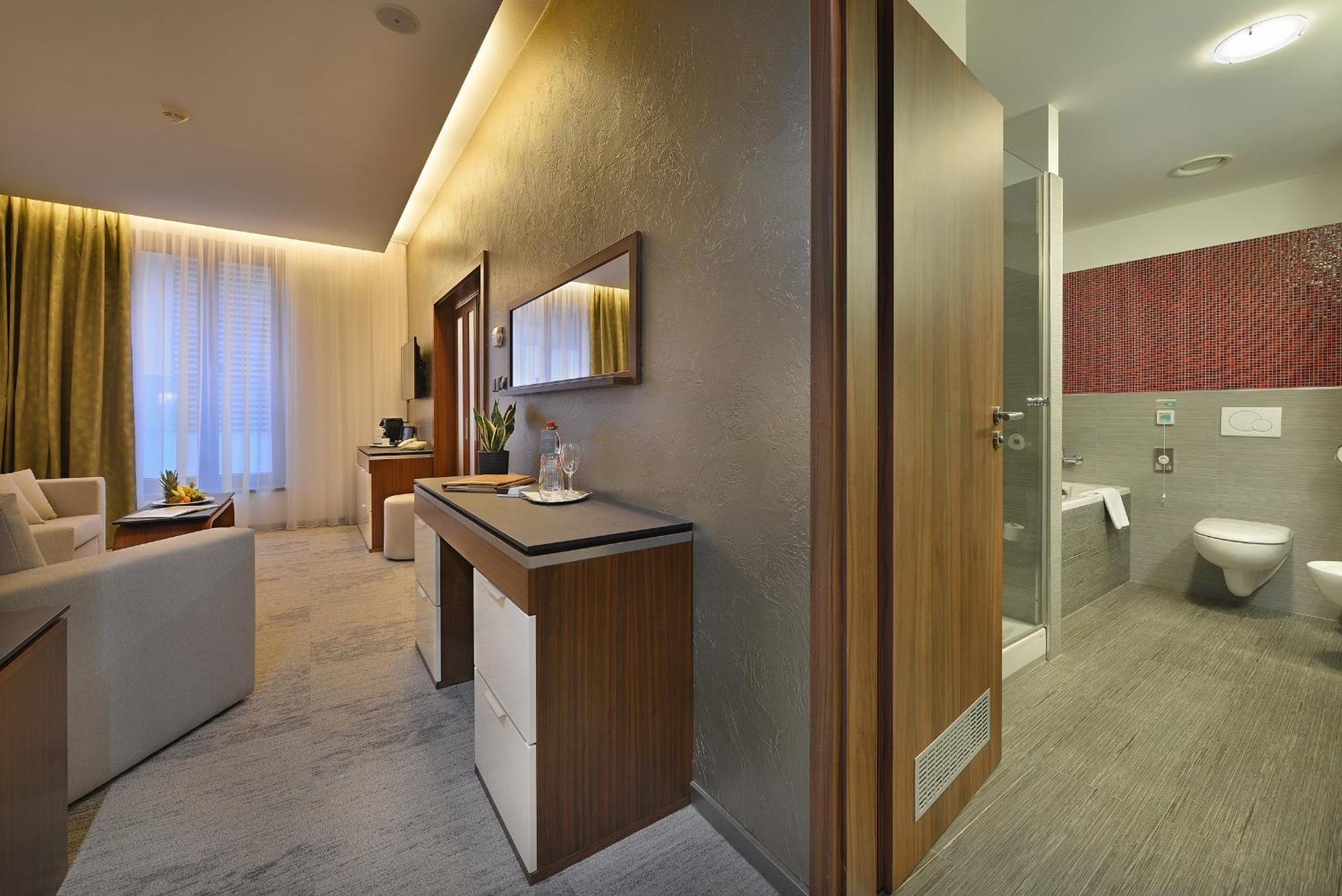 Wellness Hotel Diamant Hluboká nad Vltavou Esterno foto